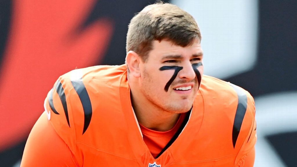 Bengals' Trey Hendrickson ends holdout, not practicing
