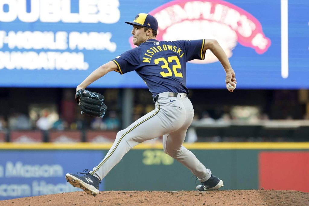 Brewers’ 11-game winning streak snapped in loss to Mariners