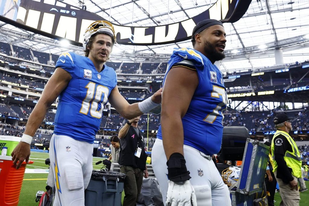 Chargers, OT Rashawn Slater agree to 4-year, $114 million extension: Source