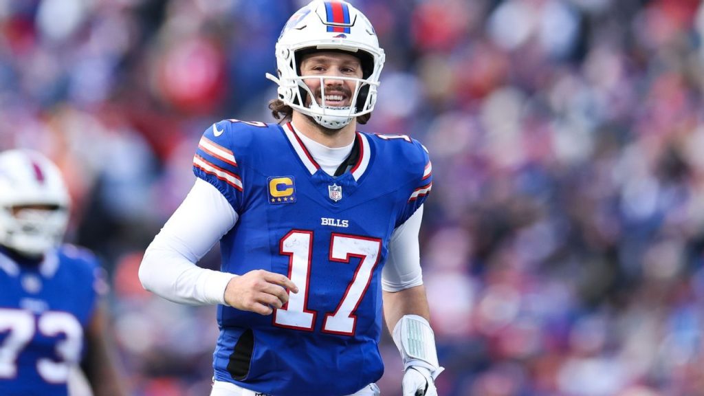 Fantasy football mock draft 2025 - Five QBs go in first round of 10-team superflex