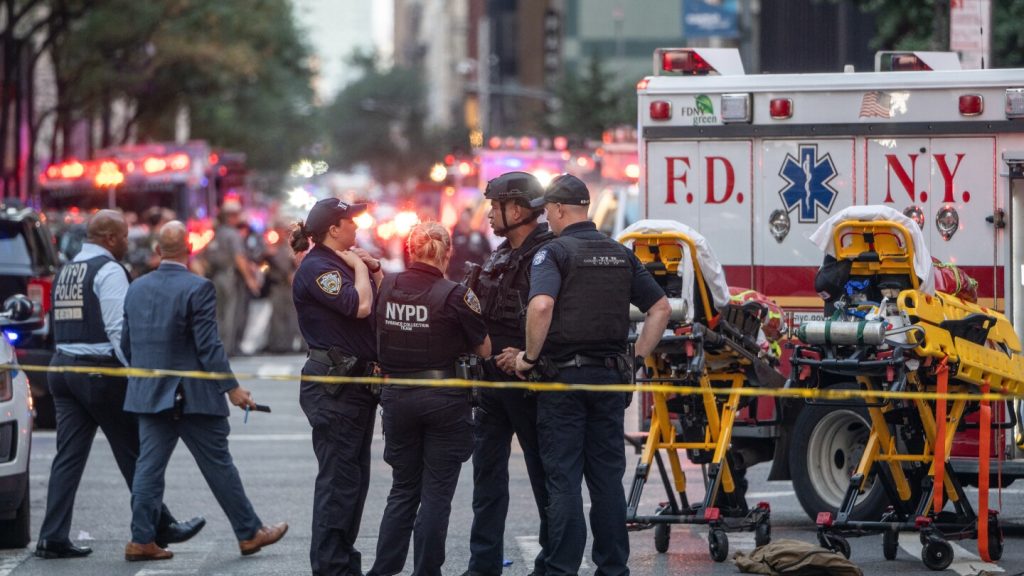 Gunman targeted NFL, apparently went to the wrong floor