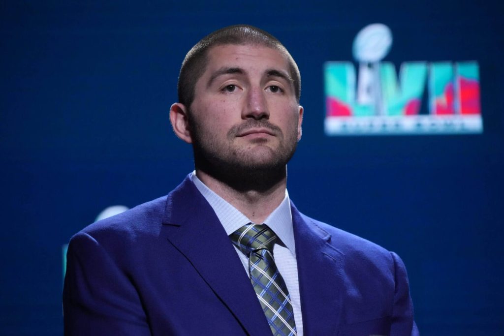 JC Tretter, among favorites to lead NFLPA, resigns: Source