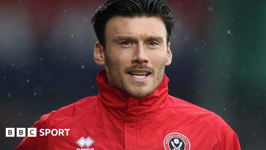 Kieffer Moore warming up for Sheffield United