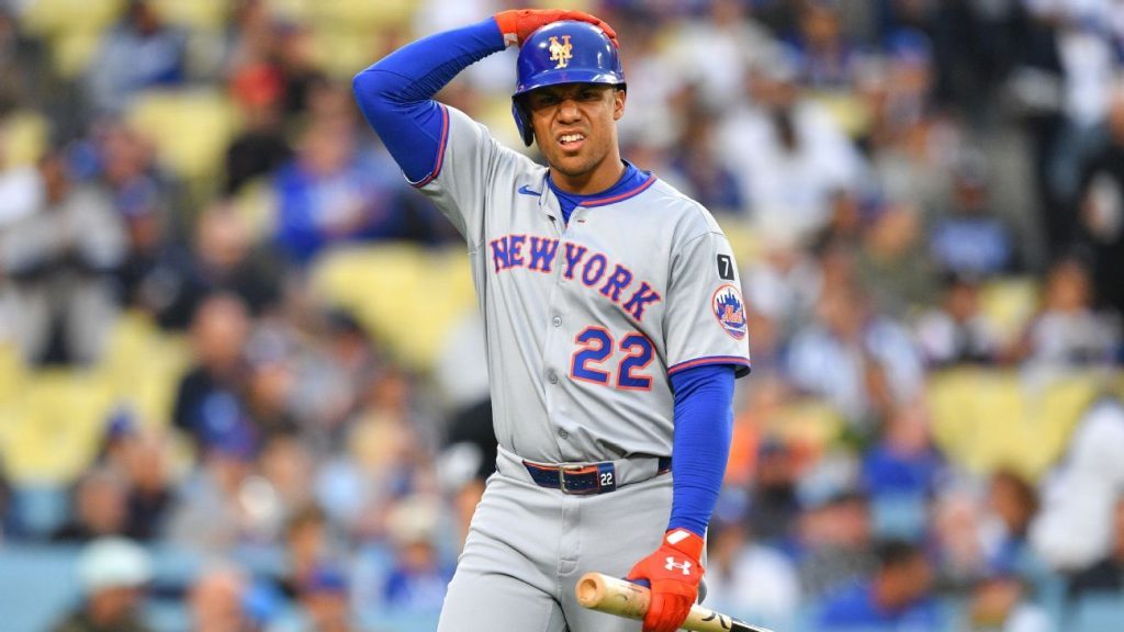 Mets' Juan Soto exits after fouling ball off left foot; X-rays negative