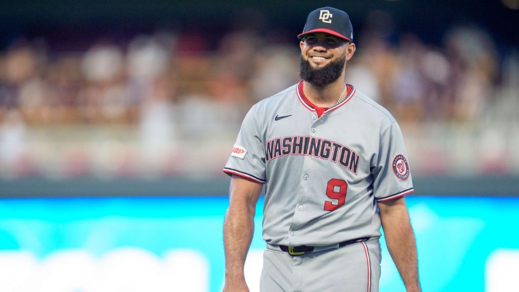 Sources: Angels get veteran relievers Luis Garcia, Andrew Chafin