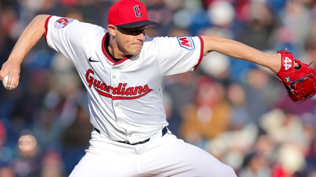 Tigers acquire reliever Paul Sewald in trade with Guardians