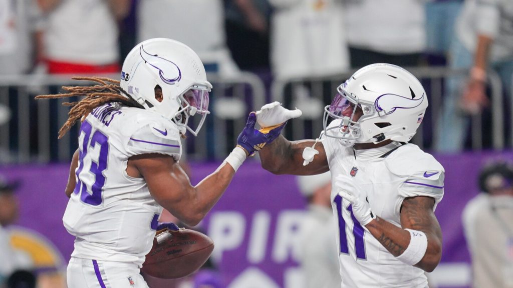Vikings to wear white helmets on Christmas, throwback uniforms twice