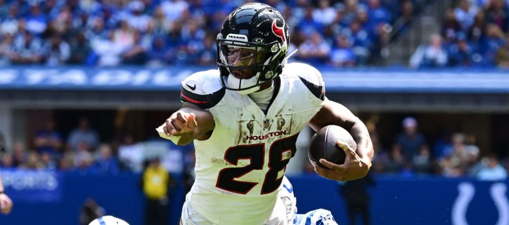 30 Fantasy Football Risers & Fallers (2025)