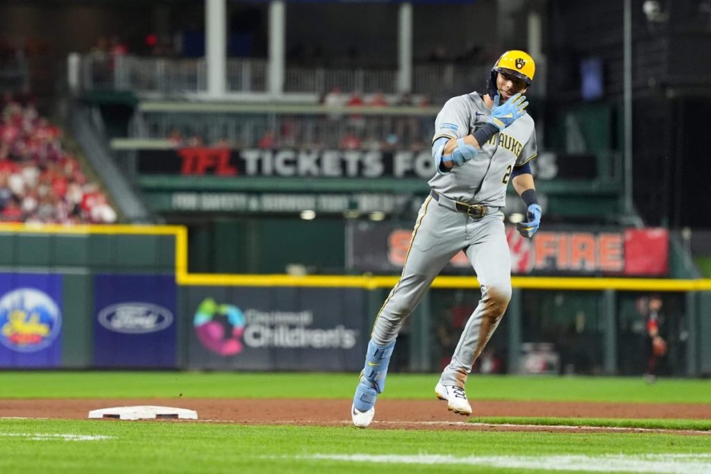Brewers erase 7-run deficit, extend winning streak to 13 games