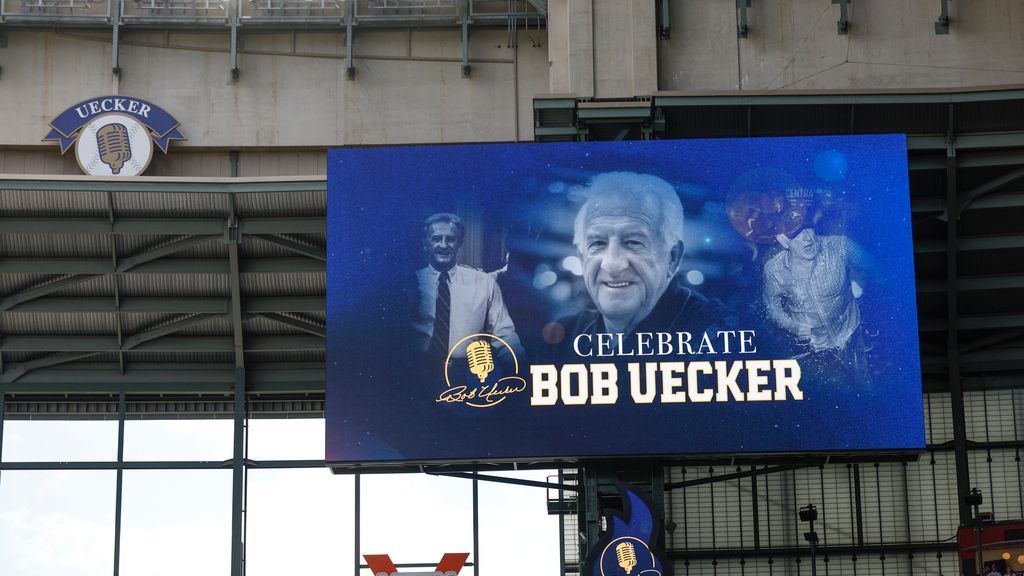 Brewers pay tribute to legendary broadcaster Bob Uecker Copy Link