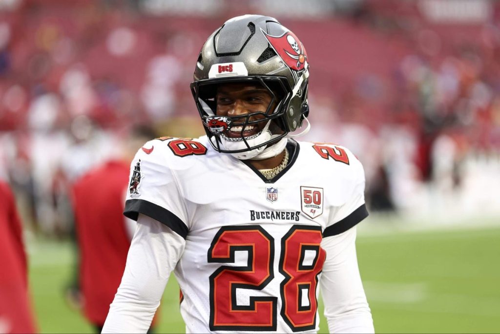 Buccaneers’ Shilo Sanders ejected after throwing punch at Bills TE Zach Davidson