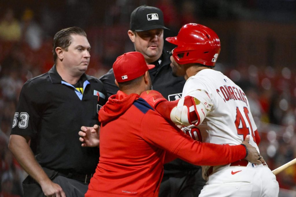 Cardinals’ Willson Contreras handed 6-game suspension after bat-throwing incident