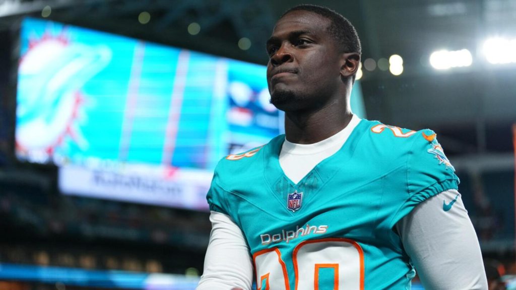 De'Von Achane's calf injury worrisome for Miami Dolphins, fantasy managers