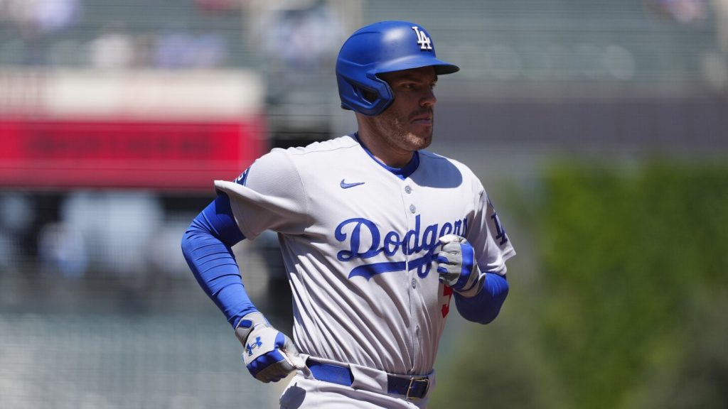 Dodgers' Freddie Freeman sidelined by recurring neck nerve issue