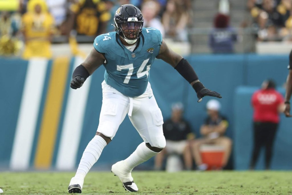 Eagles reacquire Fred Johnson, deal Darian Kinnard to Packers: Sources