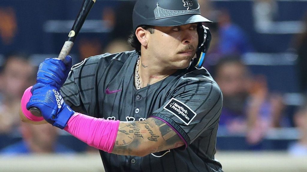 Francisco Alvarez needs surgery but will try to play through thumb pain