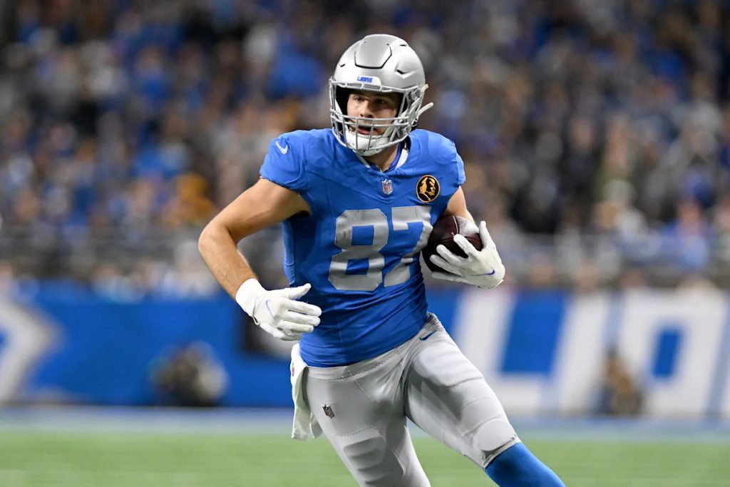 Here’s what we think is the worst pick in each round of fantasy football drafts this season Download app from appStore