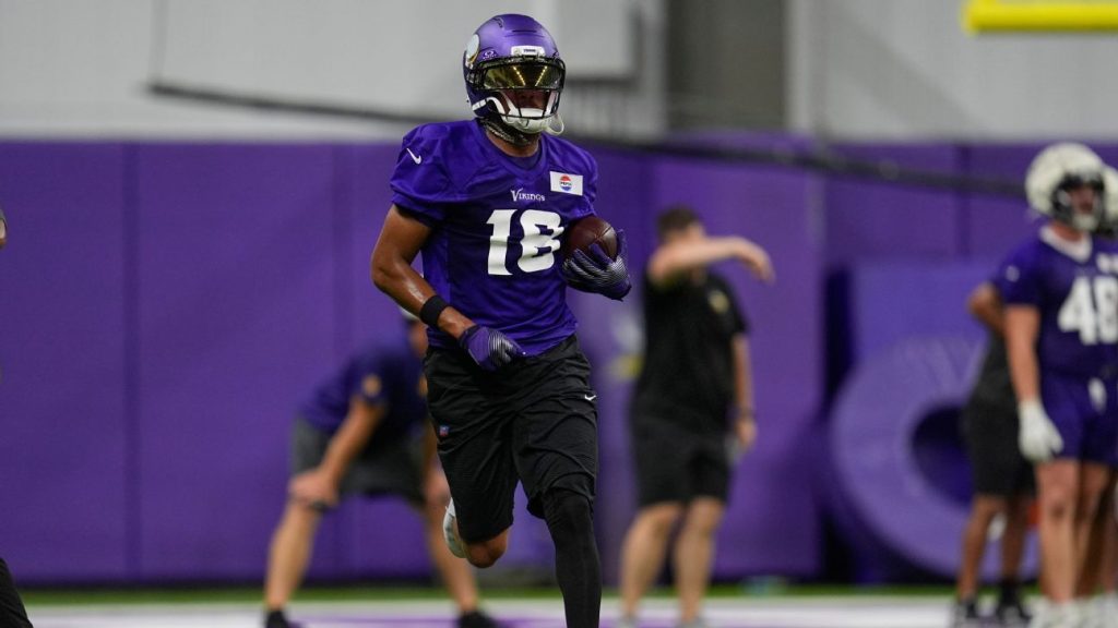 Justin Jefferson practices with Vikings for 1st time in 25 days Justin Jefferson practices with Vikings for 1st time in 25 days