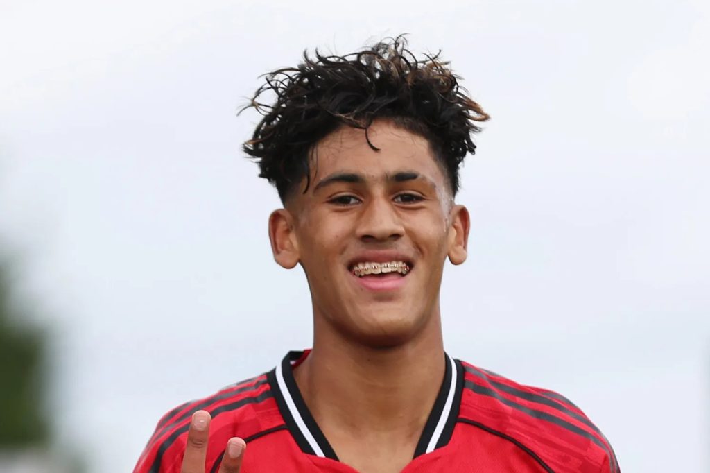 Man Utd fans demand wonderkid ‘Kid Messi’, 14, ‘promoted to senior squad’ as he scores 22-MINUTE hat-trick for U18s Man Utd fans demand wonderkid ‘Kid Messi', 14, 'promoted to senior squad' as he scores 22-MINUTE hat-trick for U18s
