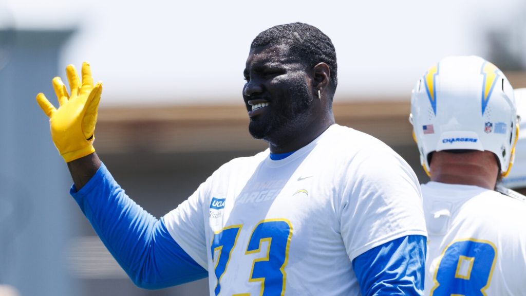 Mekhi Becton back at practice for Chargers