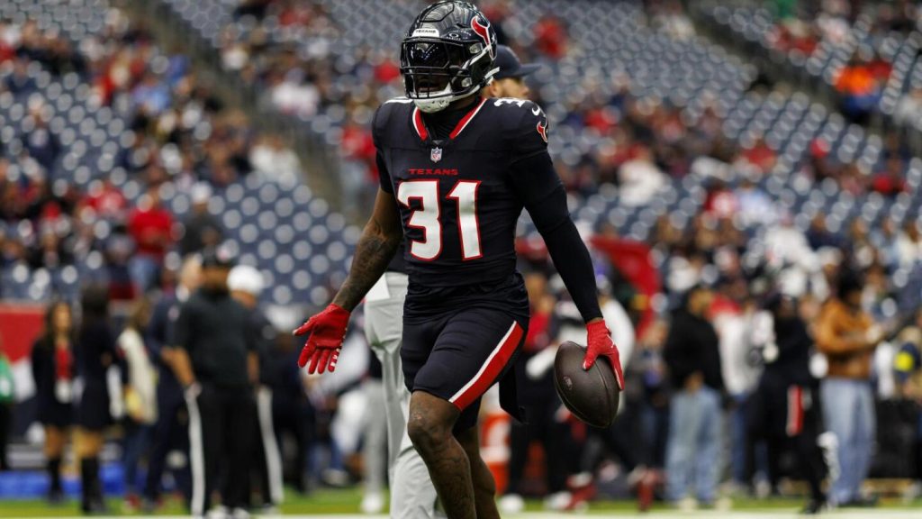 Nick Chubb, Dameon Pierce splitting reps with Texans first-team offense