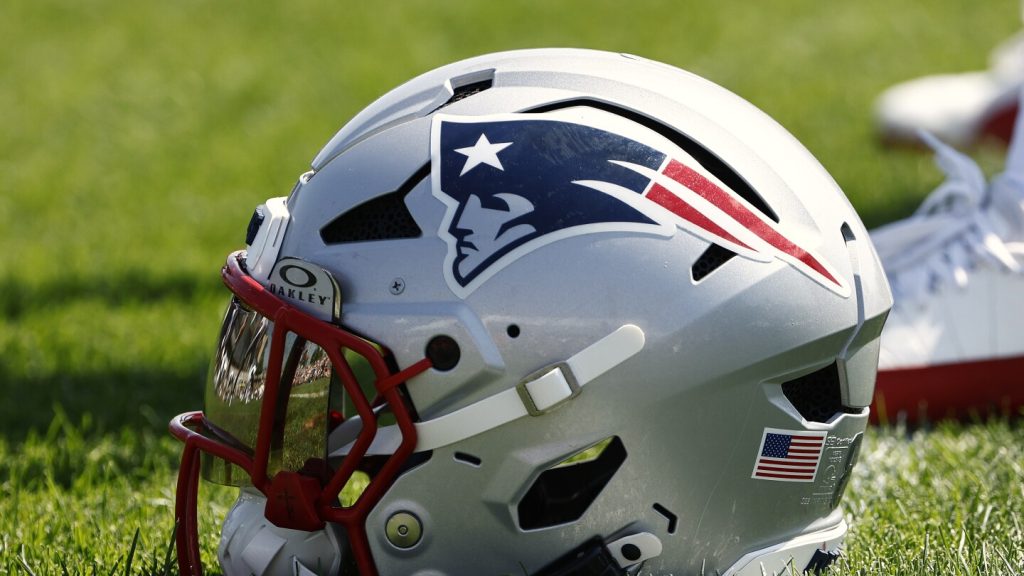 Patriots sign WR Phil Lutz, waive DT Isaiah Iton Patriots sign WR Phil Lutz, waive DT Isaiah Iton