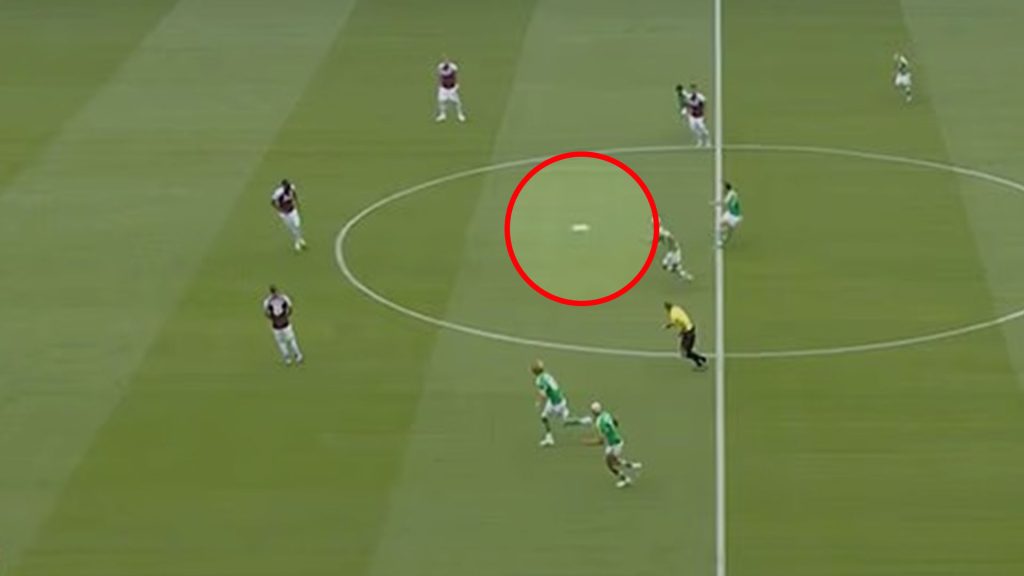 Premier League clubs copying RUGBY tactics after PSG success with bizarre new kick-off routine Premier League clubs copying RUGBY tactics after PSG success with bizarre new kick-off routine