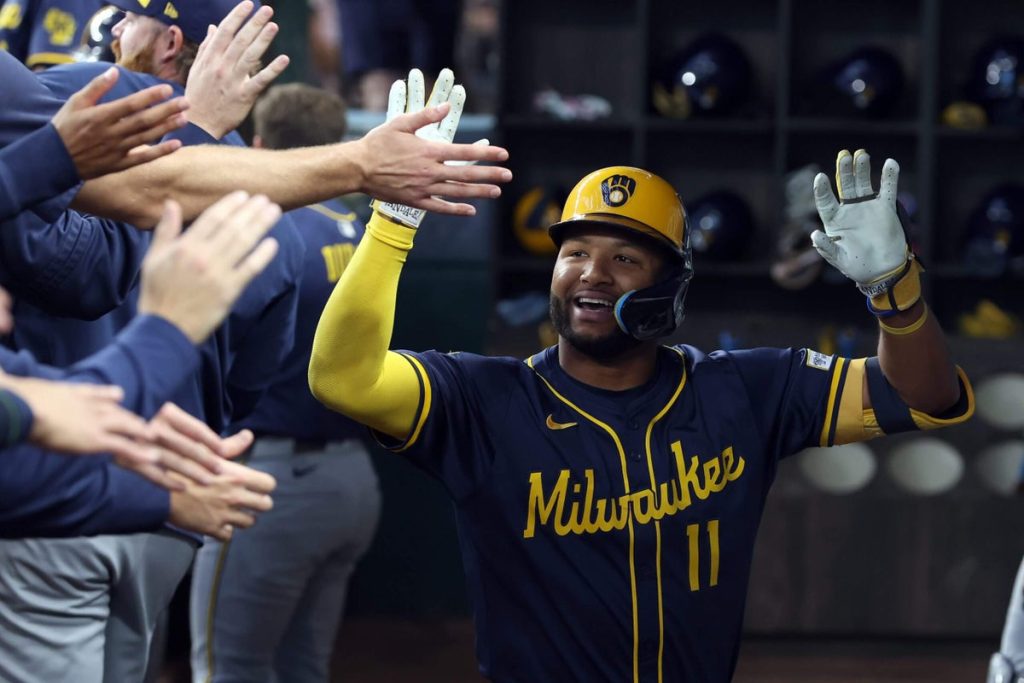 Brewers clinch MLB’s first postseason spot thanks to Mets’ eighth straight loss