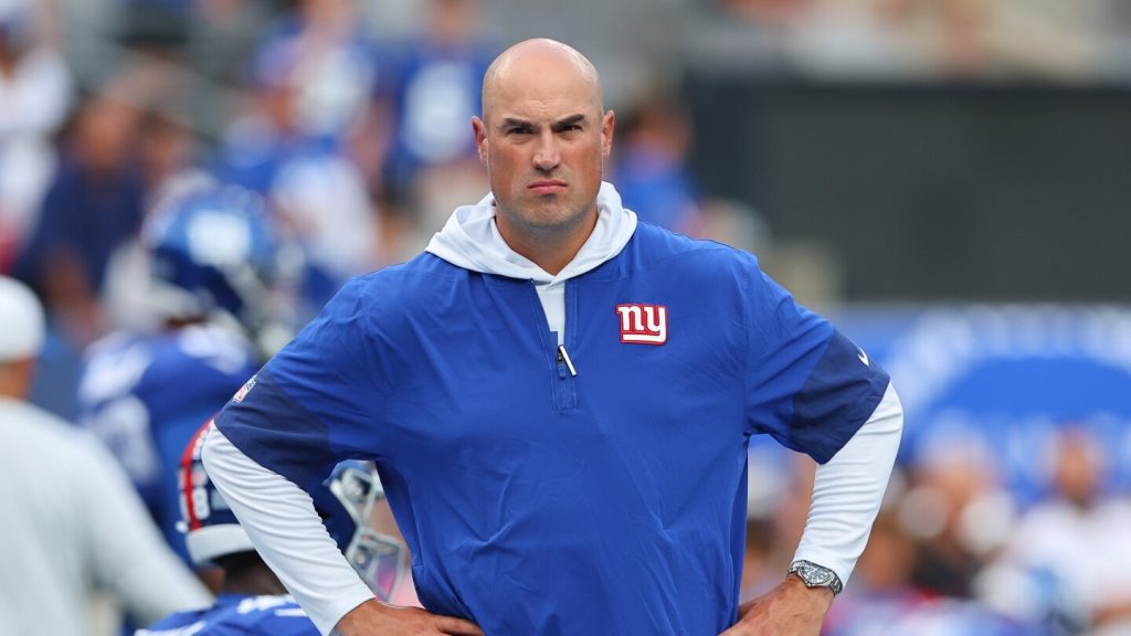 Giants OC Mike Kafka will call the team’s offensive plays Giants OC Mike Kafka will call the team's offensive plays