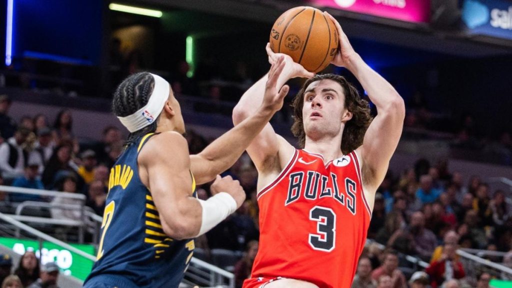 Josh Giddey, Bulls agree to four-year, $100 million contract extension, per report Josh Giddey, Bulls agree to four-year, $100 million contract extension, per report