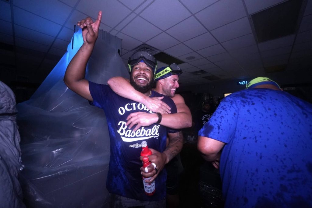 MLB playoff watch: Blue Jays clinch berth, plus bracket and clinching scenarios