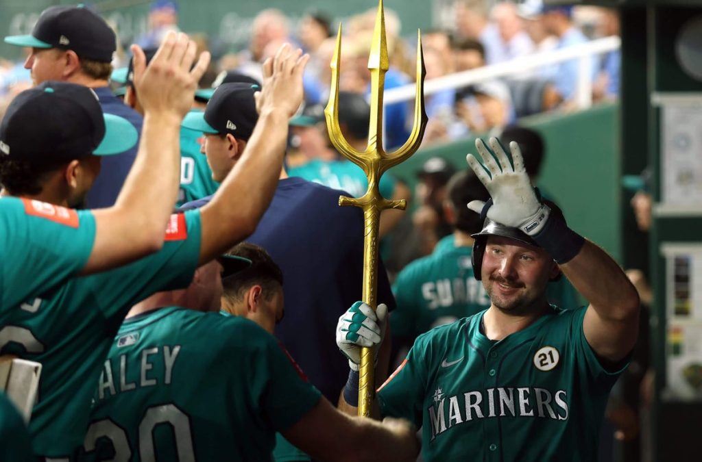 Mariners’ Cal Raleigh sets single-season HR record by switch-hitter, ties franchise record