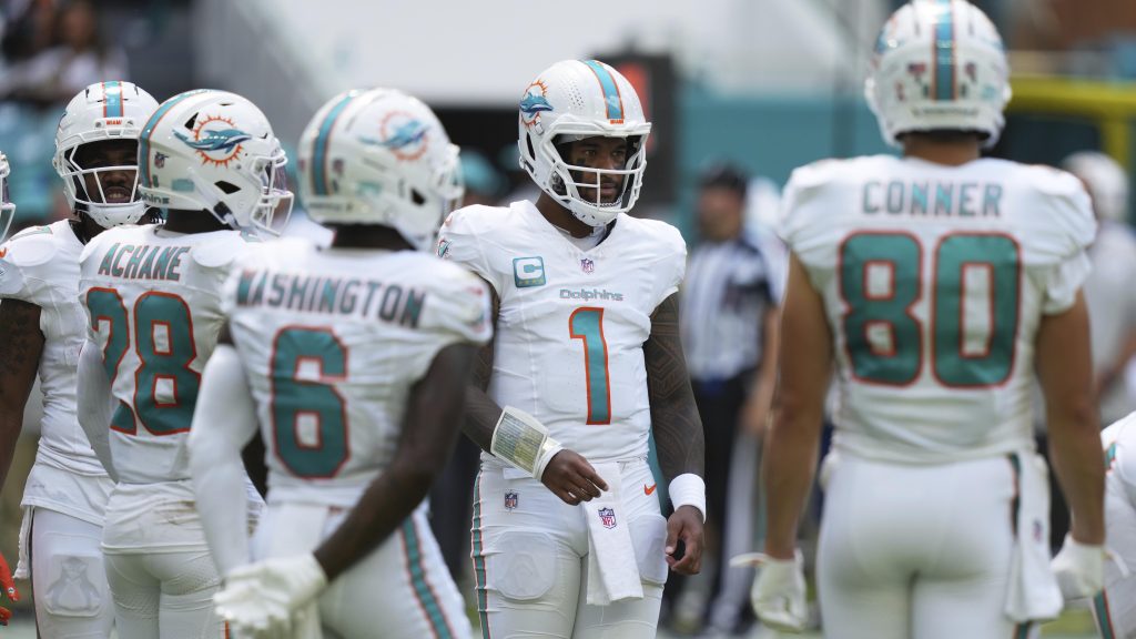 NFL Insiders Reportedly Wonder If Teams 'Caught Up' with Dolphins' Offense amid Woes