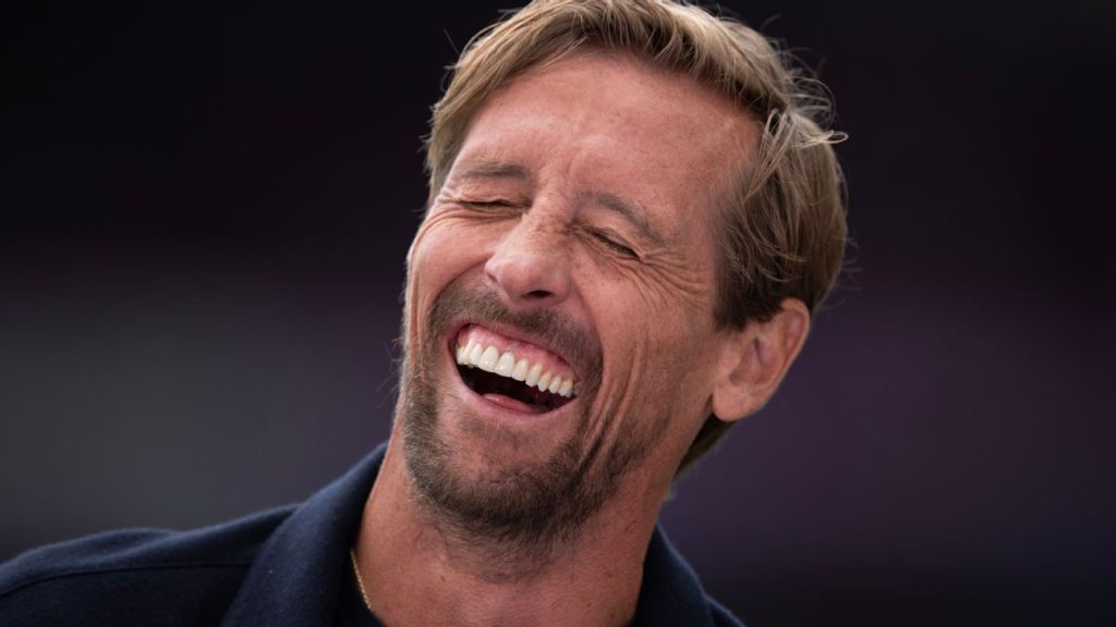 Peter Crouch: Ex-England striker turns mascot in FPL forfeit Peter Crouch: Ex-England striker turns mascot in FPL forfeit