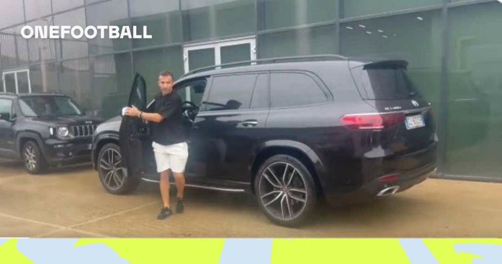 Video: Del Piero surprises Juventus fans during Zhegrova and Openda medical on deadline day string