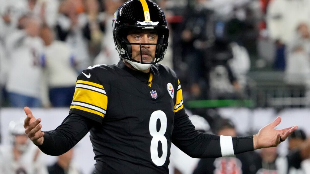 Aaron Rodgers, Mike Tomlin disagree about whether Steelers called a flea flicker Aaron Rodgers, Mike Tomlin disagree about whether Steelers called a flea flicker
