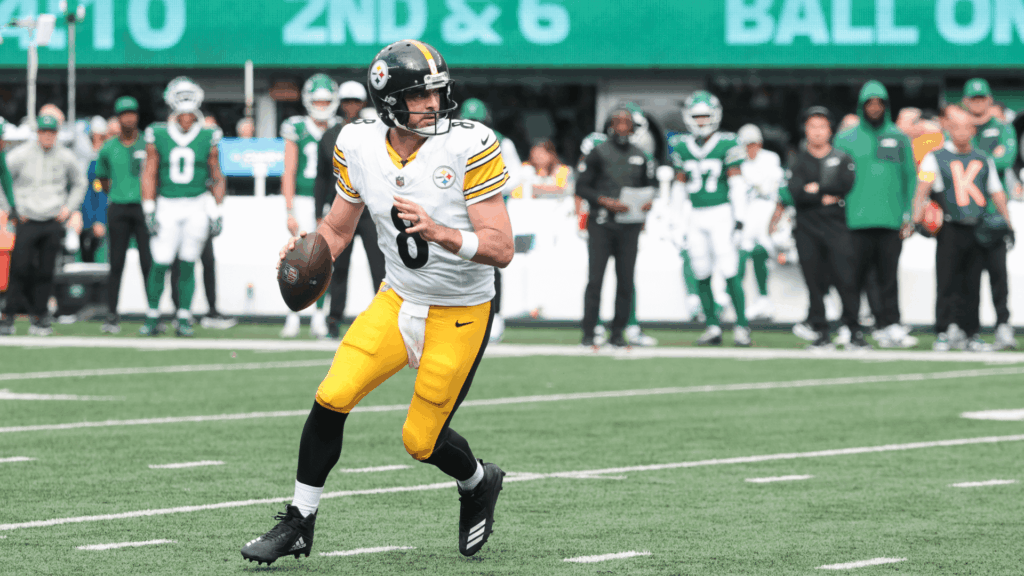 Aaron Rodgers’ Record Against Every NFL Team Pittsburgh Steelers quarterback Aaron Rodgers (8) prepares to throw the ball.