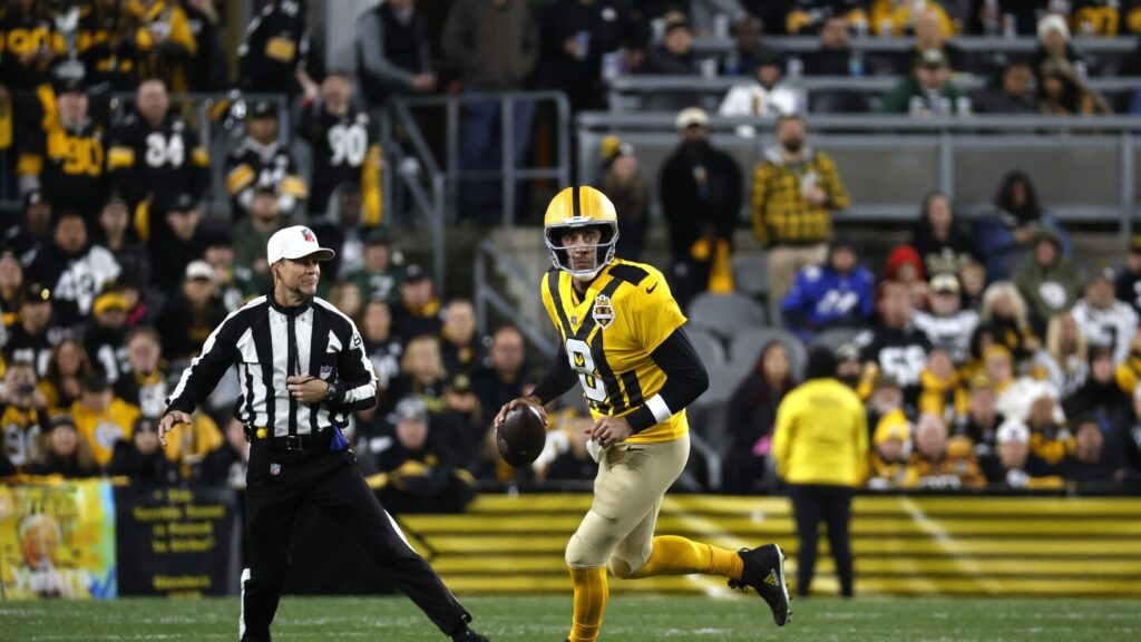 Aaron Rodgers: Steelers used a silent count at home because Packers fans were so loud Aaron Rodgers: Steelers used a silent count at home because Packers fans were so loud