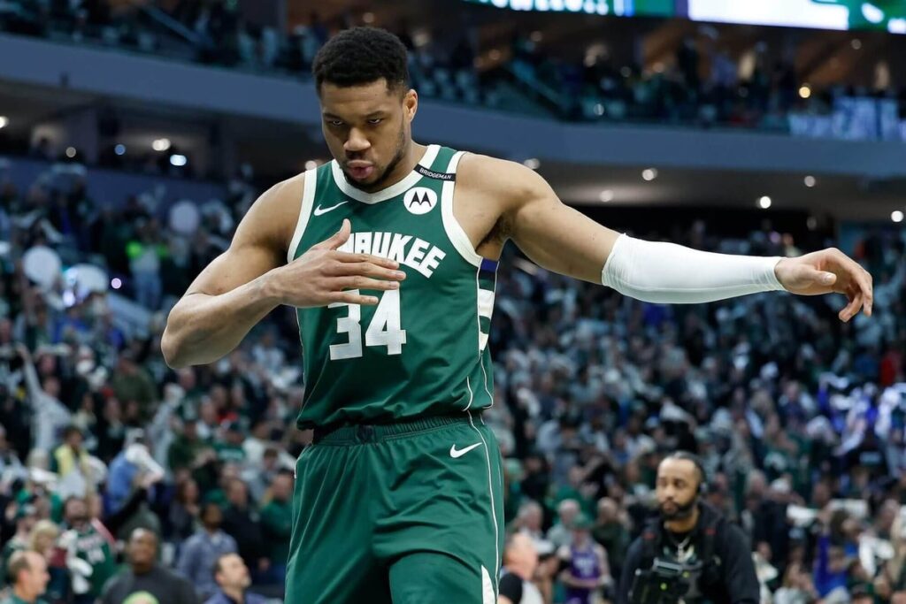 After illness, Giannis Antetokounmpo joins Bucks at training camp, practices