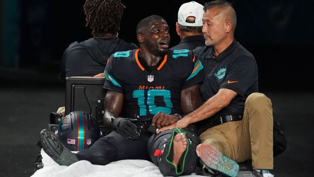 Agent: Tyreek Hill's surgery went well, he will play in 2026