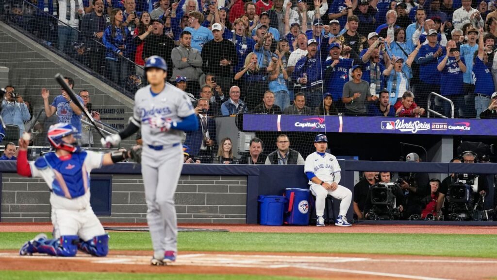 Blue Jays fans give Shohei Ohtani an earful at World Series Blue Jays fans give Shohei Ohtani an earful at World Series