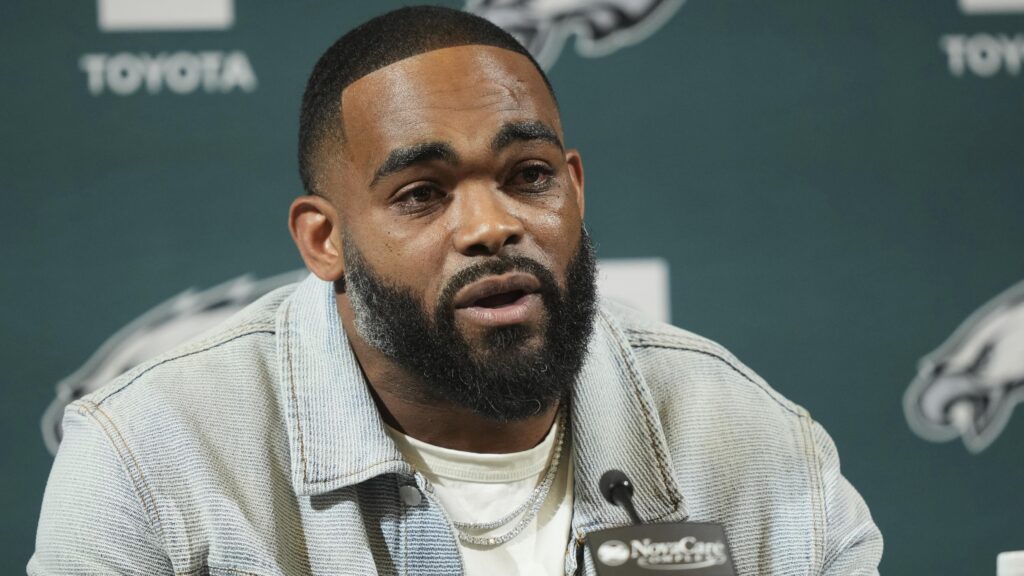 Brandon Graham Ends Retirement, Agrees to Contract with Eagles for 16th NFL Season Brandon Graham Ends Retirement, Agrees to Contract with Eagles for 16th NFL Season