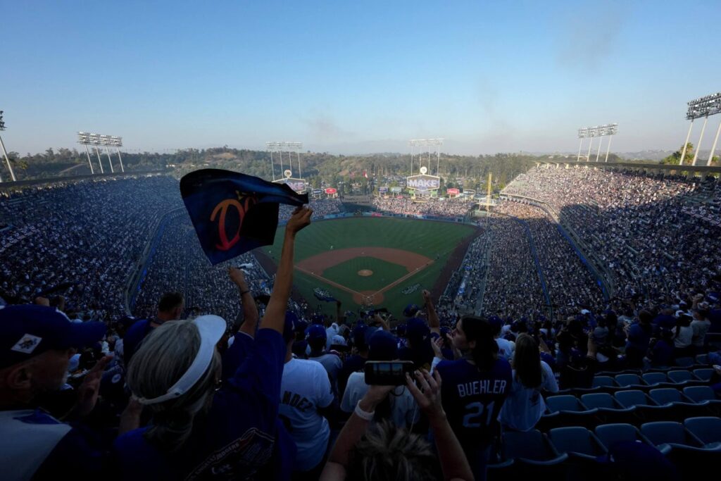 Dodgers-Blue Jays 18-inning marathon ‘still worth it’ for sleep-deprived fans Dodgers-Blue Jays 18-inning marathon ‘still worth it’ for sleep-deprived fans