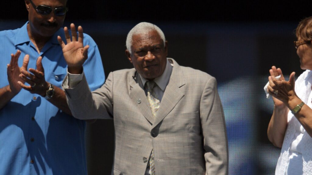 Former infielder and coach Sandy Alomar Sr. dies at 81 MLB: Texas Rangers at Toronto Blue Jays