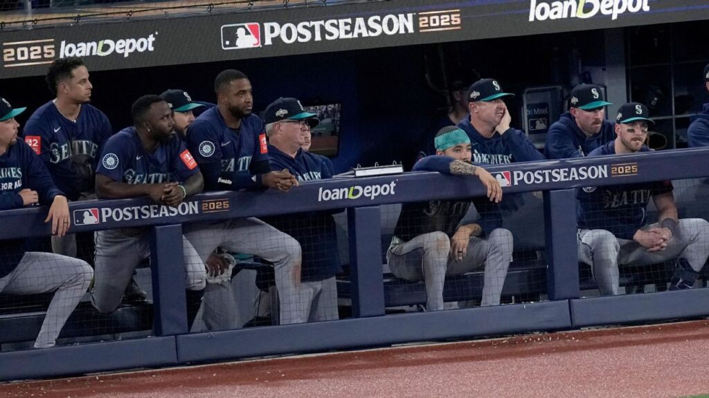 Mariners, 8 outs from 1st World Series, let Game 7 slip away Mariners, 8 outs from 1st World Series, let Game 7 slip away