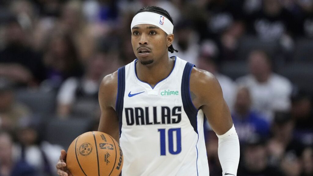 Mavericks' Williams sorry for being distraction following arrest
