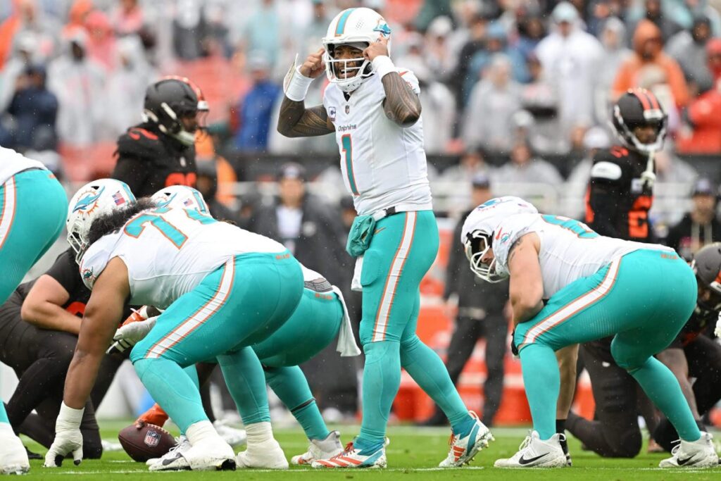 Mike McDaniel says Tua Tagovailoa will remain Dolphins starter vs. Falcons Mike McDaniel says Tua Tagovailoa will remain Dolphins starter vs. Falcons