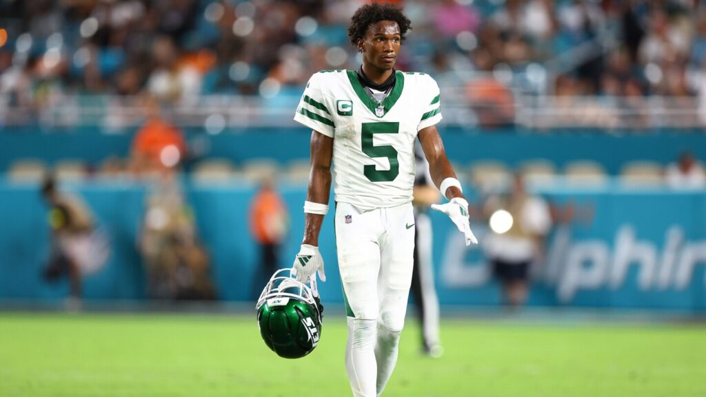New York Jets wide receiver Garrett Wilson will miss time with knee injury