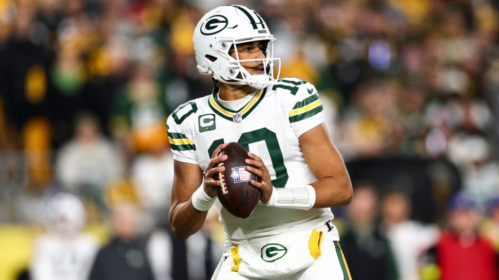 Packers QB Jordan Love dominates Steelers on Week 8 Sunday Night Football Packers QB Jordan Love dominates Steelers on Week 8 Sunday Night Football