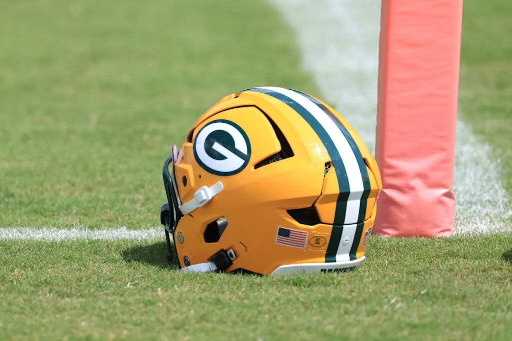 Packers’ team plane delayed by more than 5 hours due to mechanical issues en route to Arizona Download app from appStore